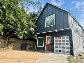2917 E 12th St in Austin, TX - Building Photo