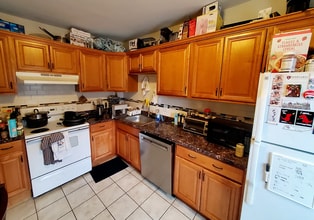 17 Aspinwall Ave, Unit 2 in Brookline, MA - Building Photo - Building Photo