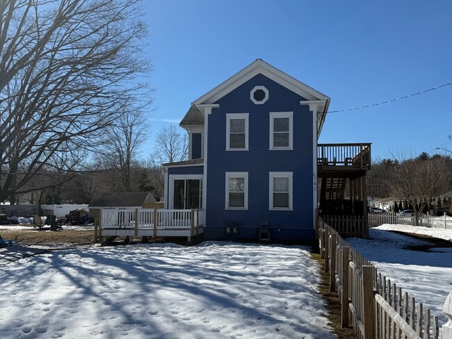 162 Russell Rd, Unit Upper Unit