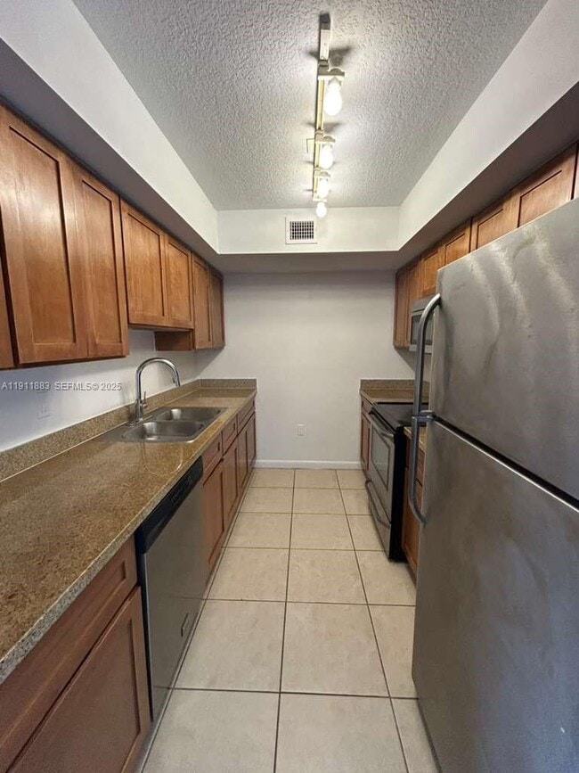 219 NW 12th Ave in Miami, FL - Foto de edificio - Building Photo