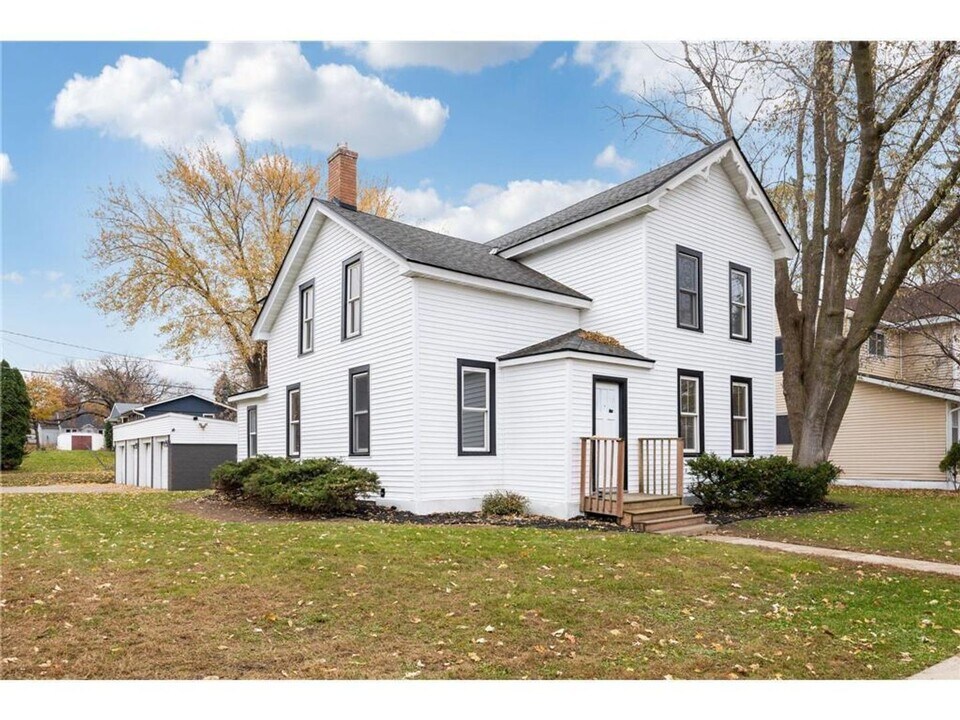 438 3rd Ave W in Shakopee, MN - Building Photo