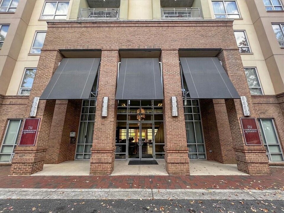711 Cosmopolitan Dr NE in Atlanta, GA - Building Photo