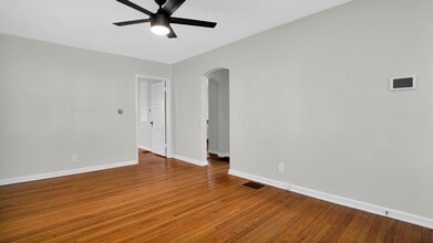 269 E Jeffrey Pl in Columbus, OH - Building Photo - Building Photo