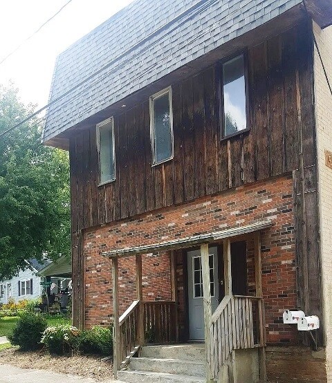 611 S Clayton St in Bloomington, IL - Foto de edificio