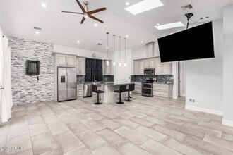 2058 W Dobbins Rd in Phoenix, AZ - Building Photo - Building Photo