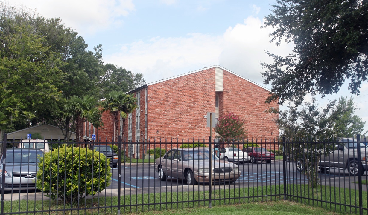 Moss Gardens in Lafayette, LA - Building Photo