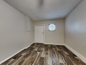 9402 Lonsdale Ct in Tampa, FL - Building Photo - Building Photo