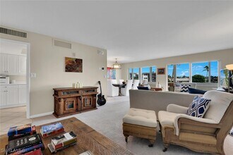 3410 Gulf Shore Blvd N in Naples, FL - Foto de edificio - Building Photo