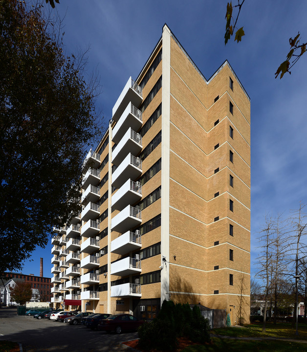 Parkview Manor Apartments in Woonsocket, RI - Building Photo