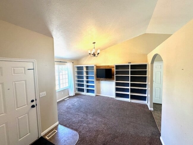 1043 Hyrum Blvd in Hyrum, UT - Building Photo - Building Photo