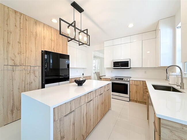 1598 Sandpiper Cir in Weston, FL - Building Photo - Building Photo