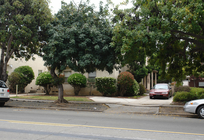 1023-1031 Loring St in San Diego, CA - Foto de edificio - Building Photo