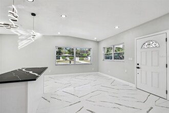 6501 Julie St in Tampa, FL - Building Photo - Building Photo