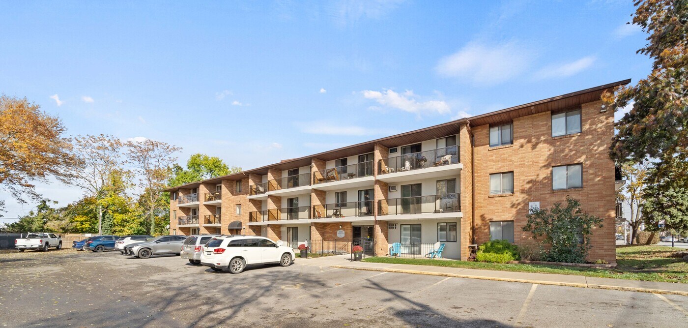 Historic Town Apartments in Windsor, ON - Building Photo