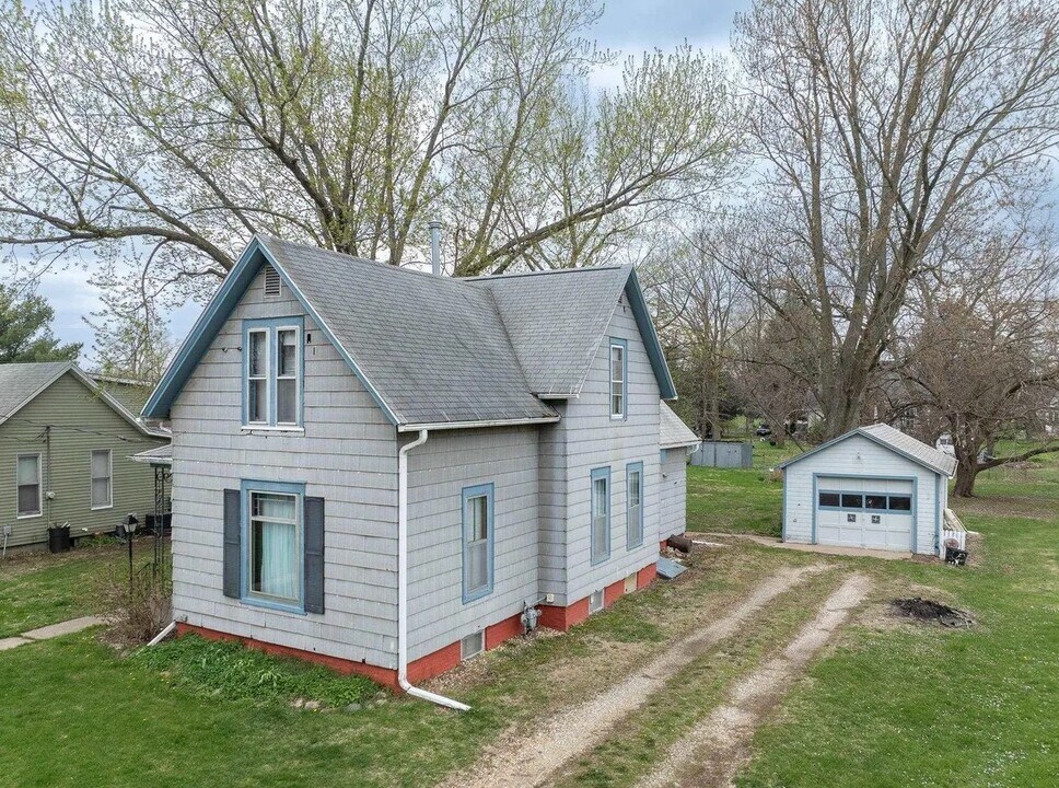 82 N Elm St in Galesburg, IL - Building Photo