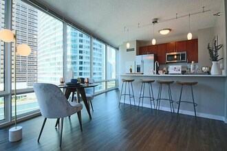 387 E Ohio St in Chicago, IL - Foto de edificio - Building Photo