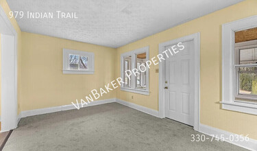 979 Indian Trail in Akron, OH - Building Photo - Building Photo