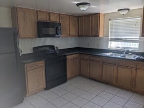 5415 Lemon St, Unit 5417 Lemon Street,  Unit 2 in New Port Richey, FL - Foto de edificio - Building Photo