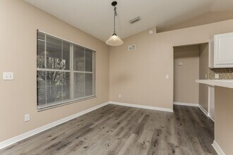 210 Bloxam Ave in Clermont, FL - Building Photo - Building Photo