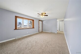 310 Midwood Dr in Liverpool, NY - Building Photo - Building Photo