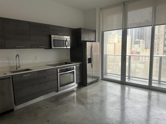 151 SE 1st St, Unit 1006 in Miami, FL - Foto de edificio - Building Photo