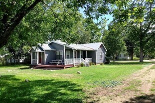 1802 Wilson St in Bastrop, TX - Building Photo - Building Photo