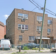 76-05 47th Ave in Elmhurst, NY - Building Photo