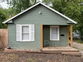 1537 S Willow Ave in Independence, MO - Building Photo