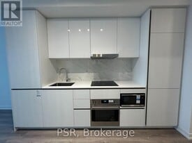 8 Interchange Wy in Vaughan, ON - Building Photo