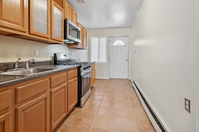 4557B Bronx Blvd in Bronx, NY - Building Photo - Building Photo