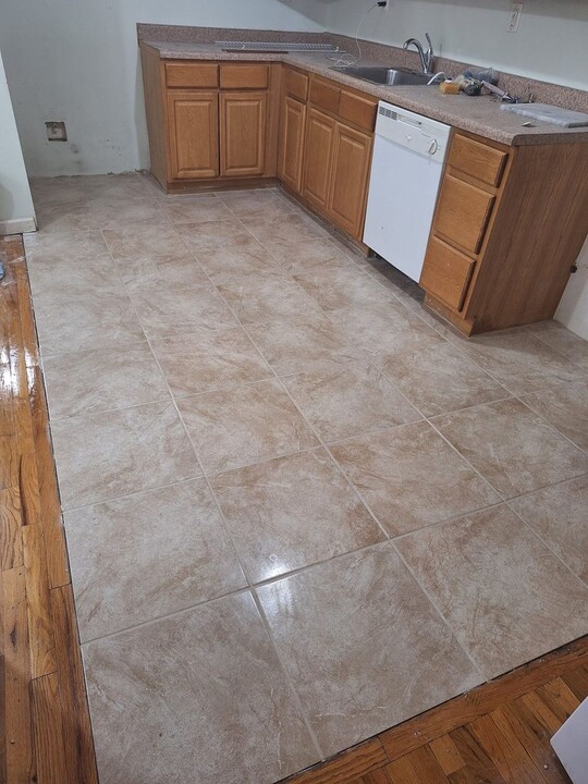 473 Clinton Ave, Unit 3rd Flr in Newark, NJ - Building Photo