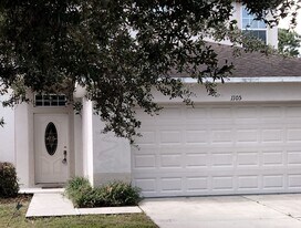 1105 Windton Oak Dr in Ruskin, FL - Building Photo