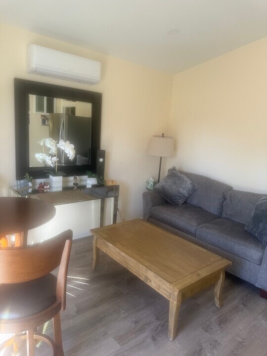 12376 Tioga Ct, Unit Tioga Bella in Chino, CA - Foto de edificio