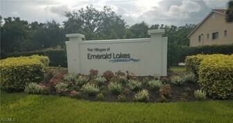 7848 Emerald Cir in Naples, FL - Building Photo