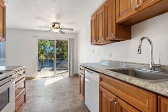 1021 SE 122nd Ave in Portland, OR - Building Photo - Building Photo