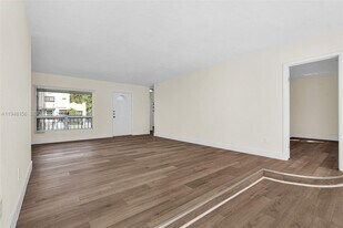 130 NW 48th St in Miami, FL - Building Photo