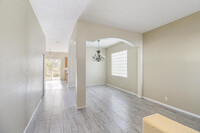 6688 Lurais Dr in Greenacres, FL - Foto de edificio - Building Photo