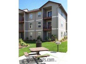 Parkside Apartments in Lebanon, OR - Building Photo