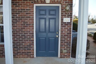 110 Steam Engine Dr in Mooresville, NC - Building Photo - Building Photo