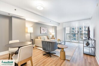 1221 S Eads St, Unit 01-0905 in Arlington, VA - Foto de edificio - Building Photo