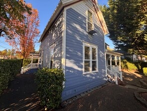 1105 1st Ave in Albany, OR - Building Photo - Building Photo