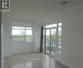 840-840 Queens Plate Dr in Toronto, ON - Building Photo - Building Photo