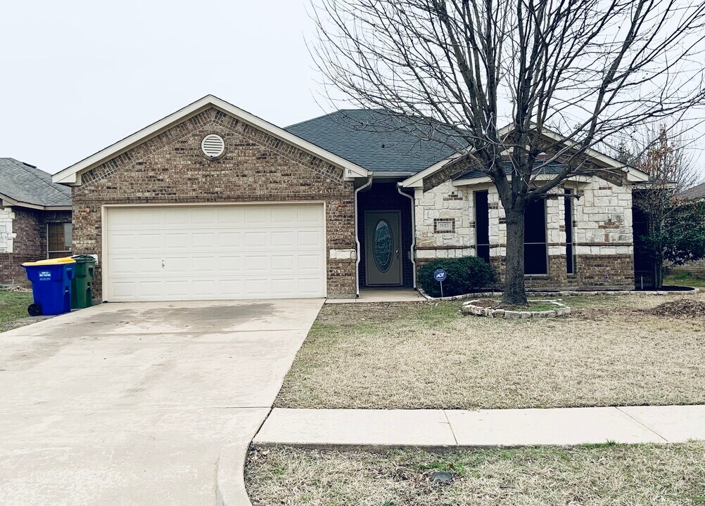 1613 Makayla Ln in Seagoville, TX - Building Photo