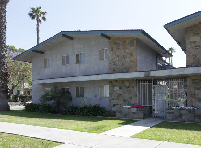 4314 University Ave in Riverside, CA - Foto de edificio - Building Photo