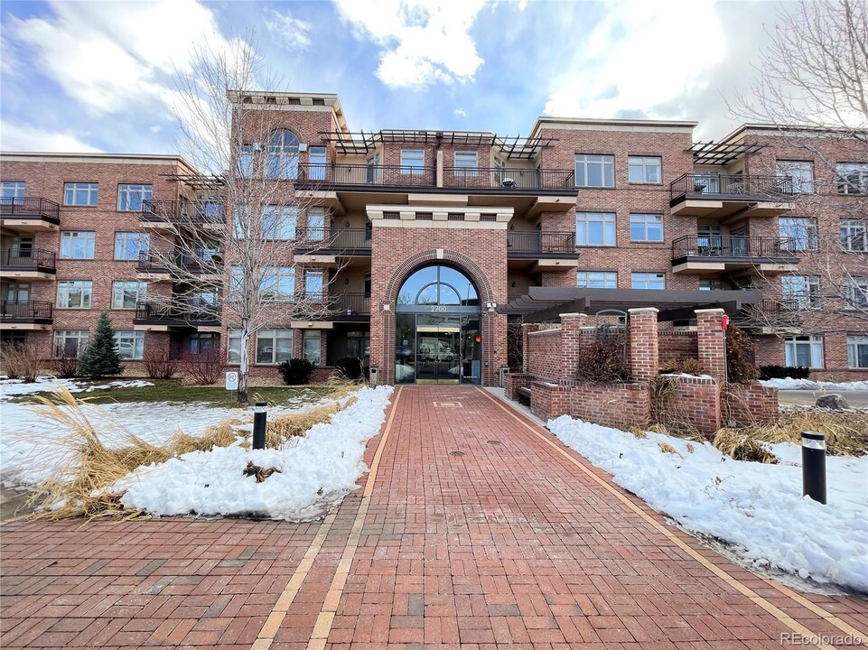 2700 E Cherry Creek S Dr in Denver, CO - Building Photo