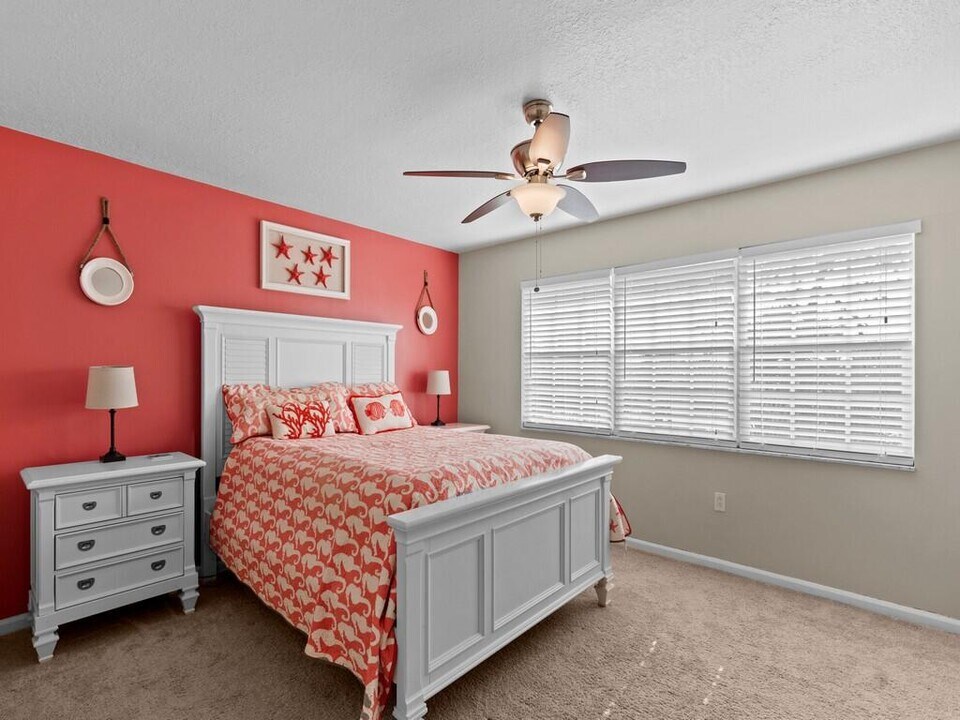 1901 Indian River Blvd in Vero Beach, FL - Building Photo