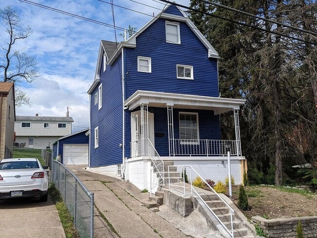 property at 1220 Hollywood St