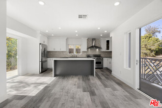 1655 Sargent Ct in Los Angeles, CA - Building Photo - Building Photo