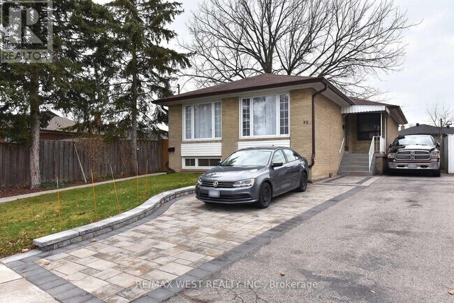 45 Wildlark Dr in Toronto, ON - Building Photo - Building Photo