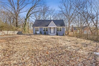 Room in House on Browns Mill Rd SE in Atlanta, GA - Building Photo - Building Photo